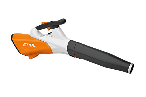 Soffiatore Top della gamma a batteria professionale STIHL. Rapida pulizia grazie all’elevata forza soffiante e all’alta velocità dell’aria